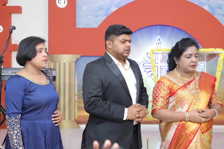 Bro Andrew Richard & Sis Hanna along with the well-wishers of Grace Ministry inaugurated the newly built Prayer centre in Bangalore, Karnataka on 4th April, on Easter Sunday 2021.